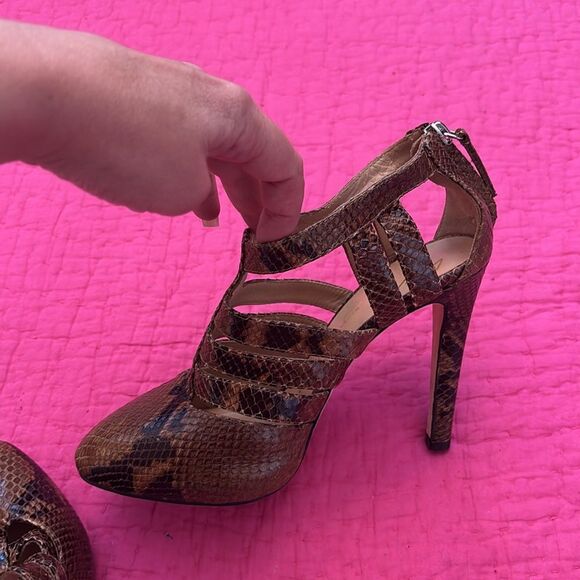 Guizeppe Zanotti genuine leather strappy heels, US7,5 - Picture 5 of 13